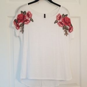 ROSE DETAIL T-SHIRT